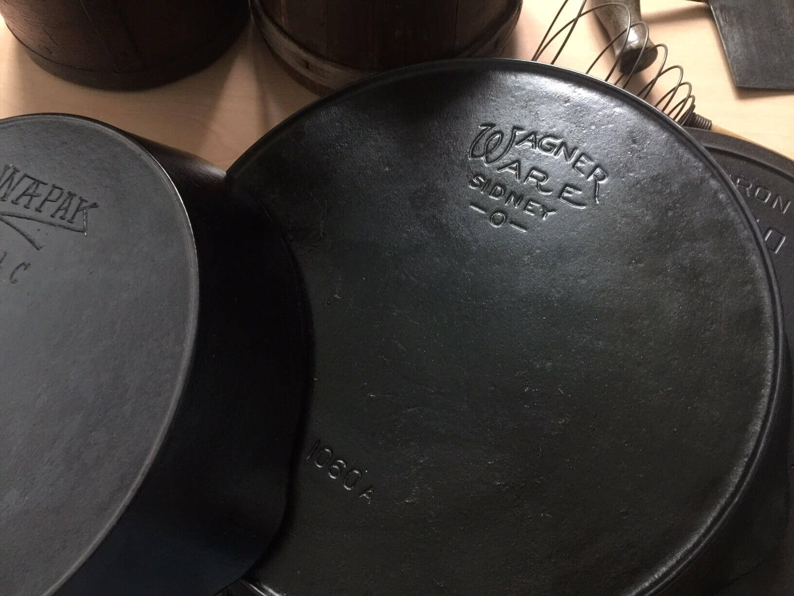 https://www.booniehicks.com/wp-content/uploads/2018/09/Three-vintage-cast-iron-pans.jpg