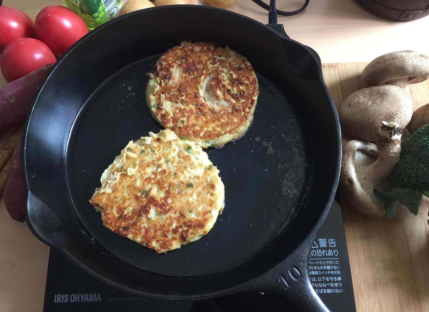 https://www.booniehicks.com/wp-content/uploads/2018/10/Cooking-Okonomiyaki-in-Wagner-cast-iron.jpg