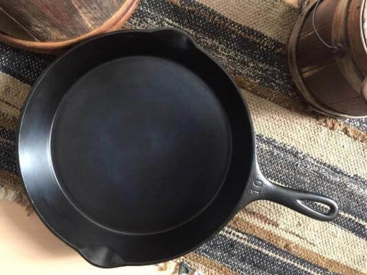 Wagner Ware Sidney O #10 Cast Iron Skillet 1060 Double Spout Frying Pan 12  inch