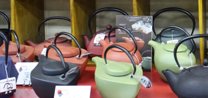 https://www.booniehicks.com/wp-content/uploads/2019/11/Iwachu-teadrop-cast-iron-teapot-800x379.jpeg